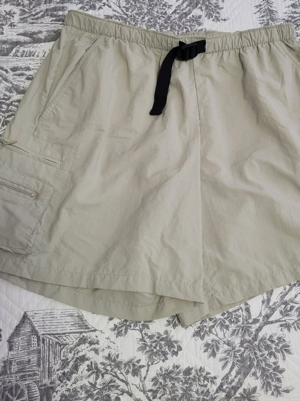 Vintage Columbia Pullon Khaki Color Nylon Shorts Medium EUC